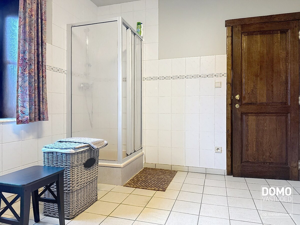 Authentieke open bebouwing met uniek uitzicht en dit in een groene omgeving. 