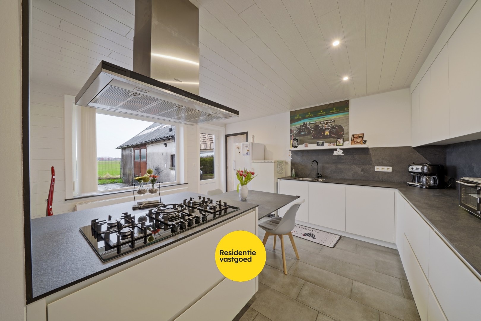 Alleenstaande woning op ruim perceel met vernieuwd woongedeelte en loods (80 m²) 