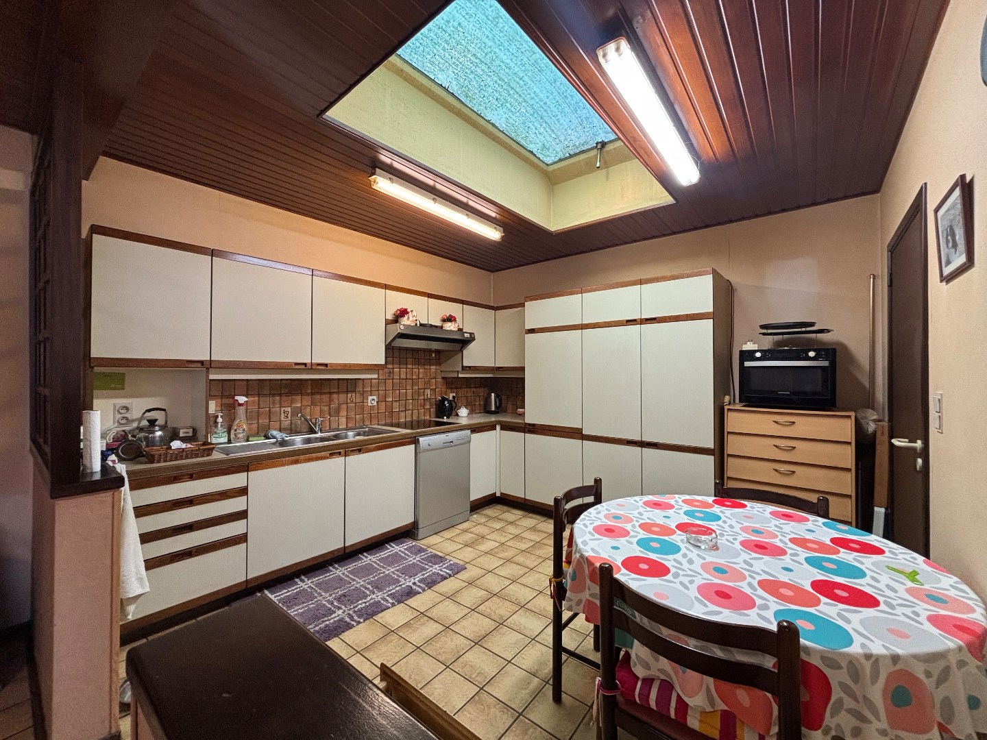 Gelijkvloerse woning met 2 slpk., garage en carport nabij centrum Mol 