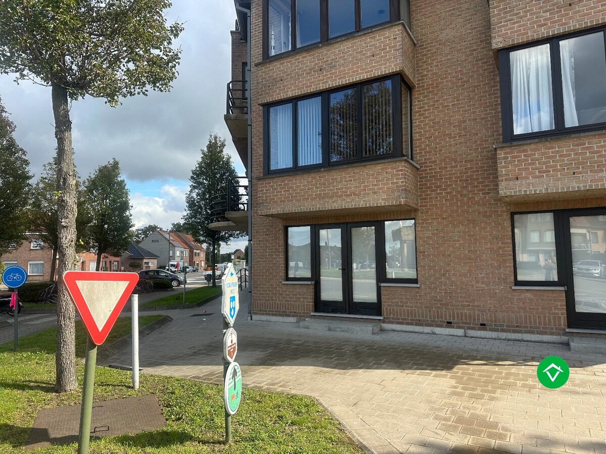 Gelijkvloers appartement met 2 slaapkamers in hartje Koekelare 