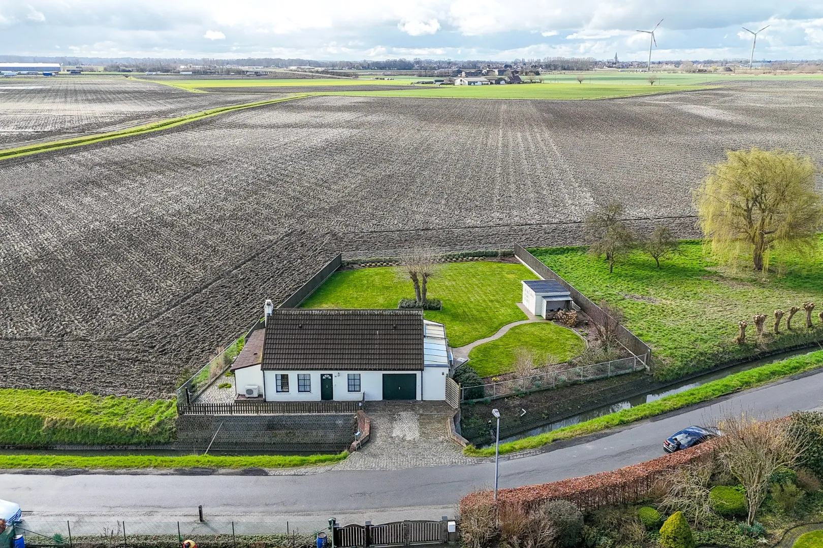 Karaktervolle woning in landelijke omgeving te Oudenburg