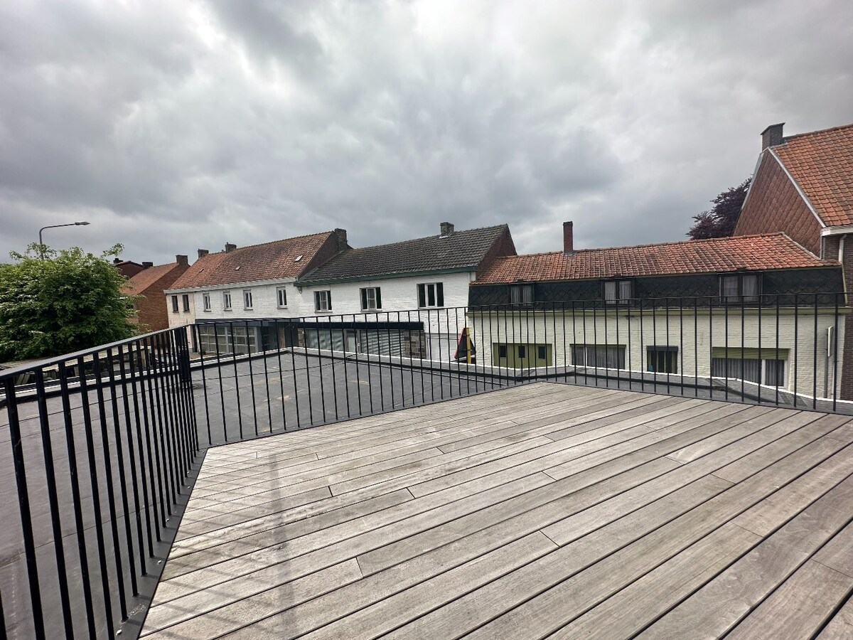 Verrassend ruime woning met 3 ruime slaapkamers en garage 