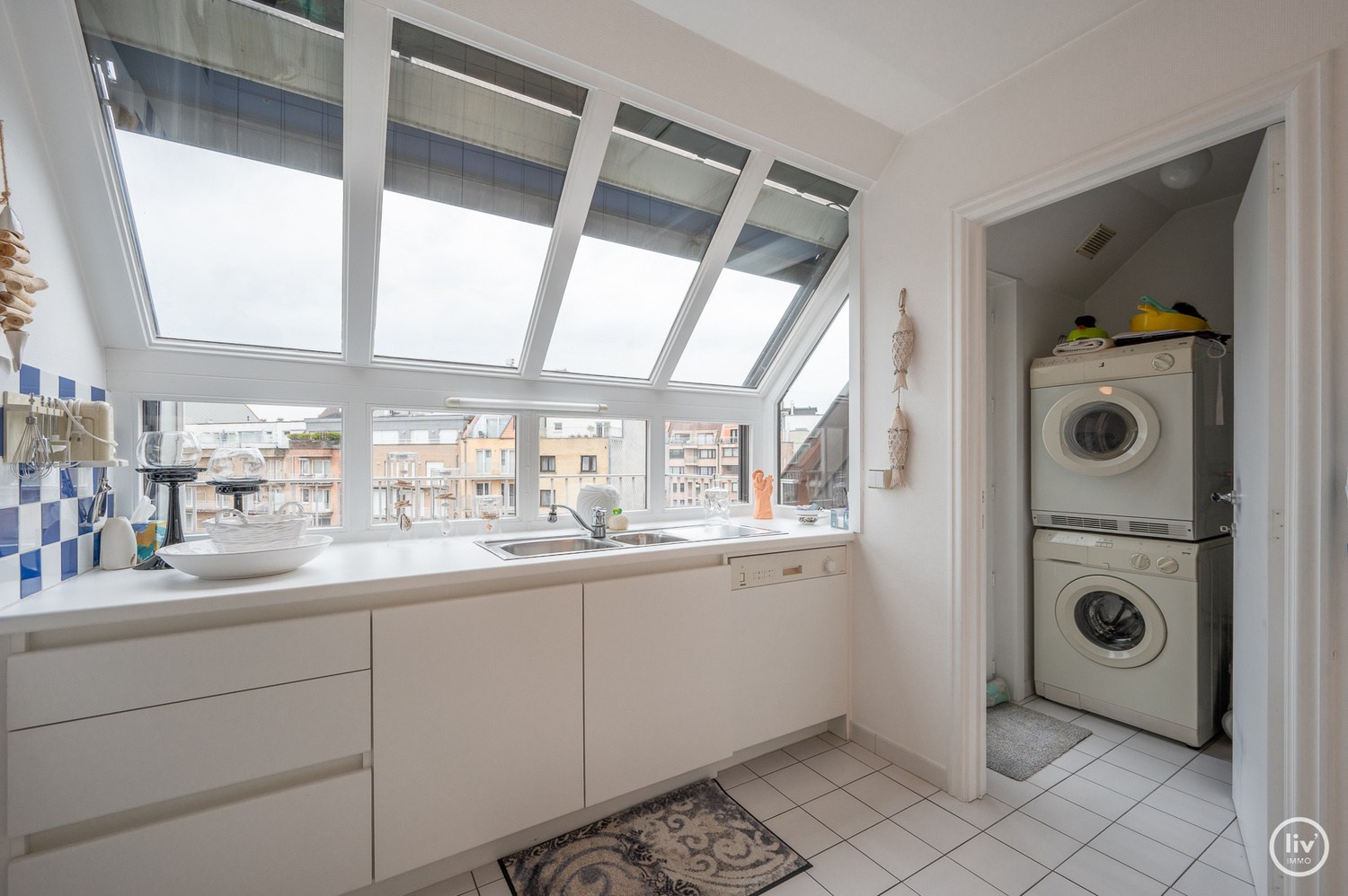 Centraal gelegen triplex-appartement met ruime zonne-terrassen op wandelafstand van de Zeedijk-Albertstrand en Dumortierlaan 