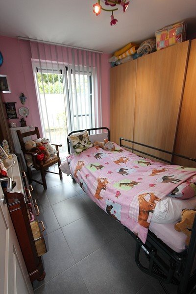 Gelijkvloers appartement met 2 slaapkamers en garage 