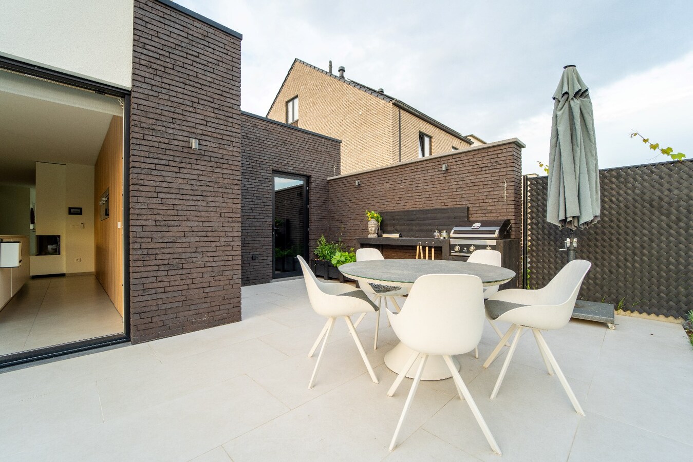 Prachtige villa met tuin, terras &amp; garage in Hasselt - 3 slaapkamers, bouwjaar 2019. 