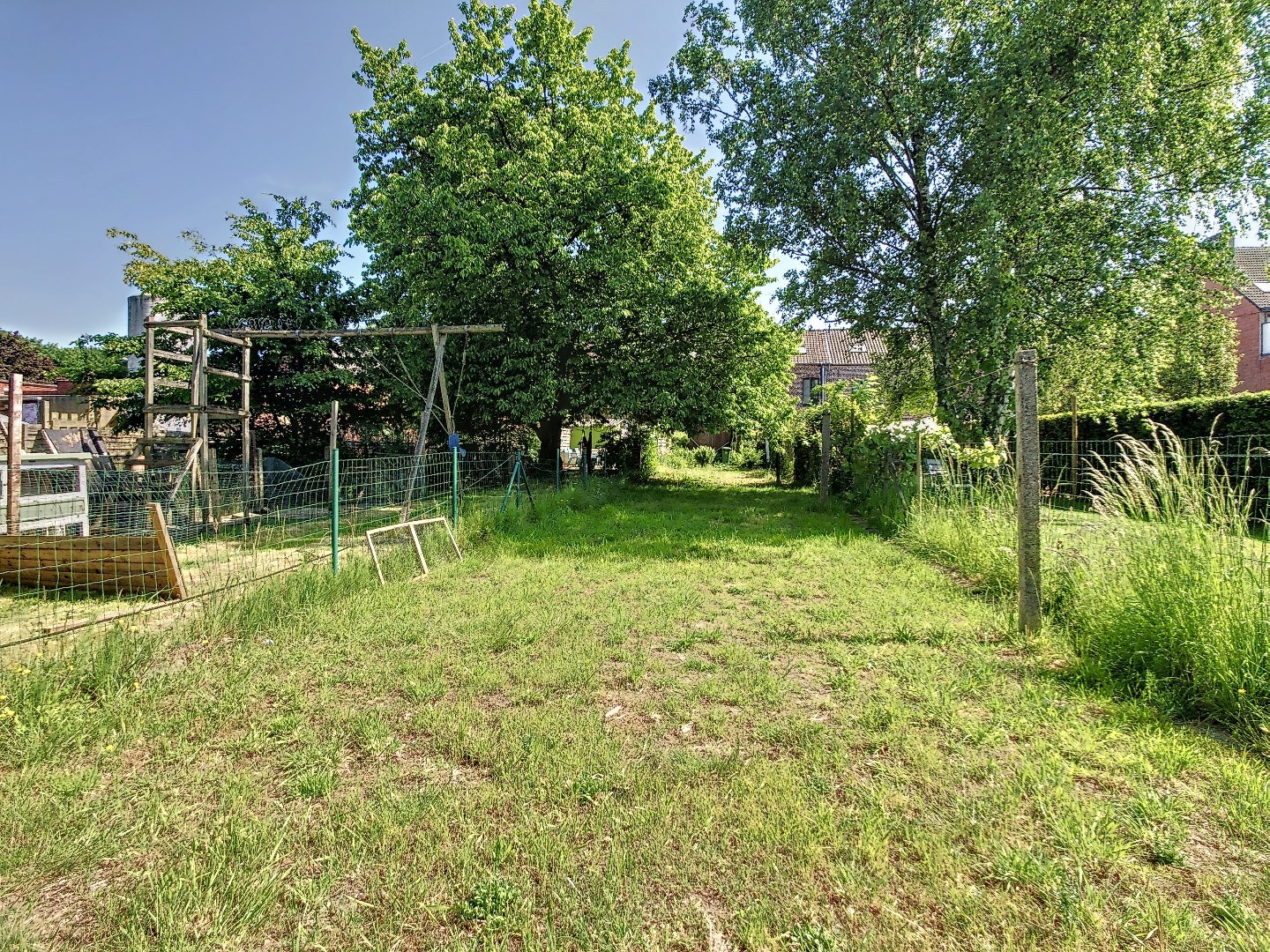 Centraal gelegen woning met twee ruime slaapkamers, zonnige tuin en droge kelder - EPC 252 kWh/m² - bewoonbare oppervlakte van 143 m² 
