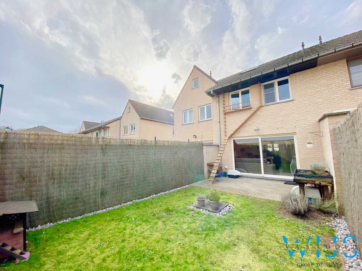 Instapklare &amp; gezellige woning met garage in hartje Eeklo! 