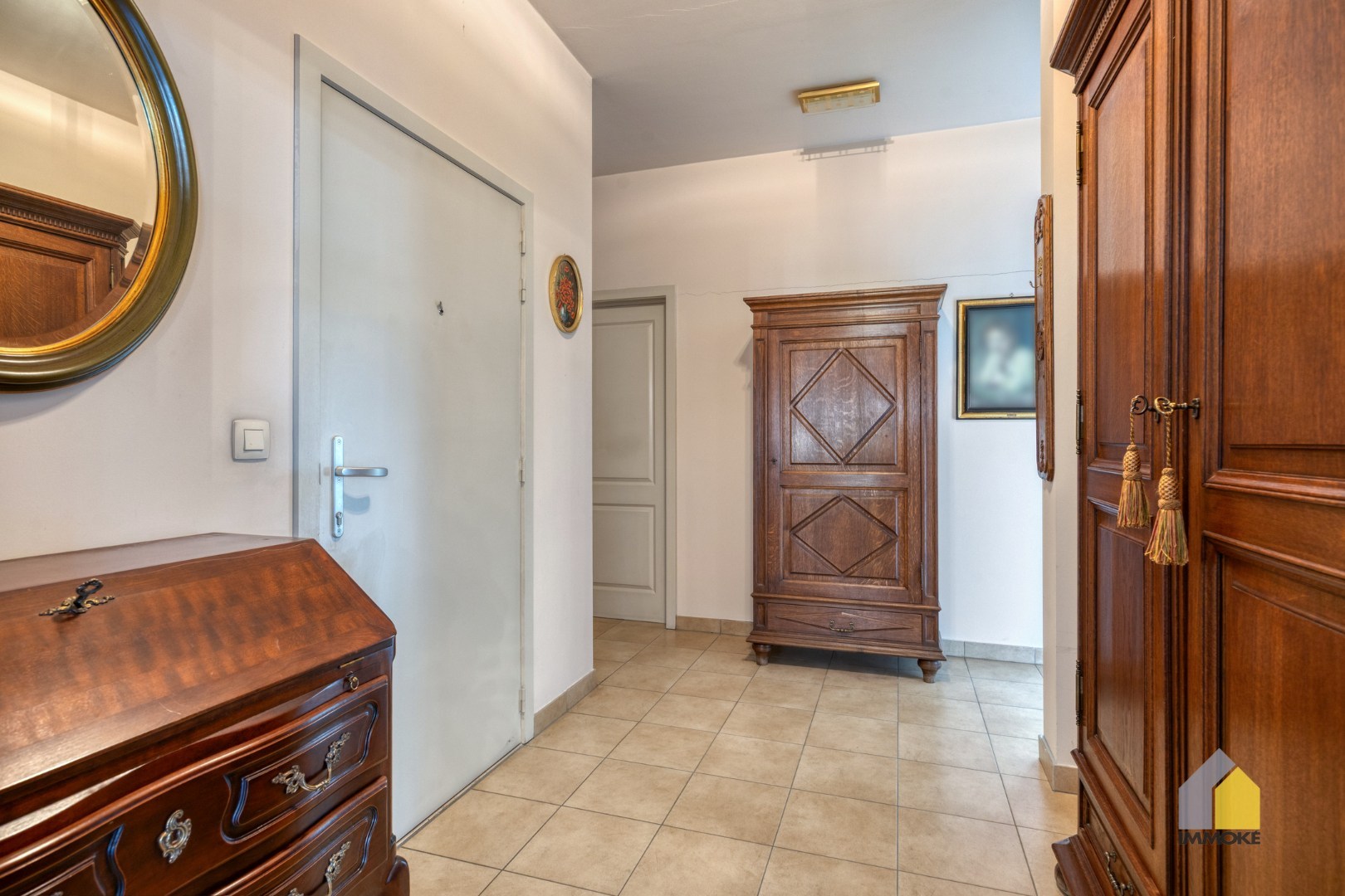 Gelijkvloers appartement met 2 slpks, stadstuin en autostaanplaats. 