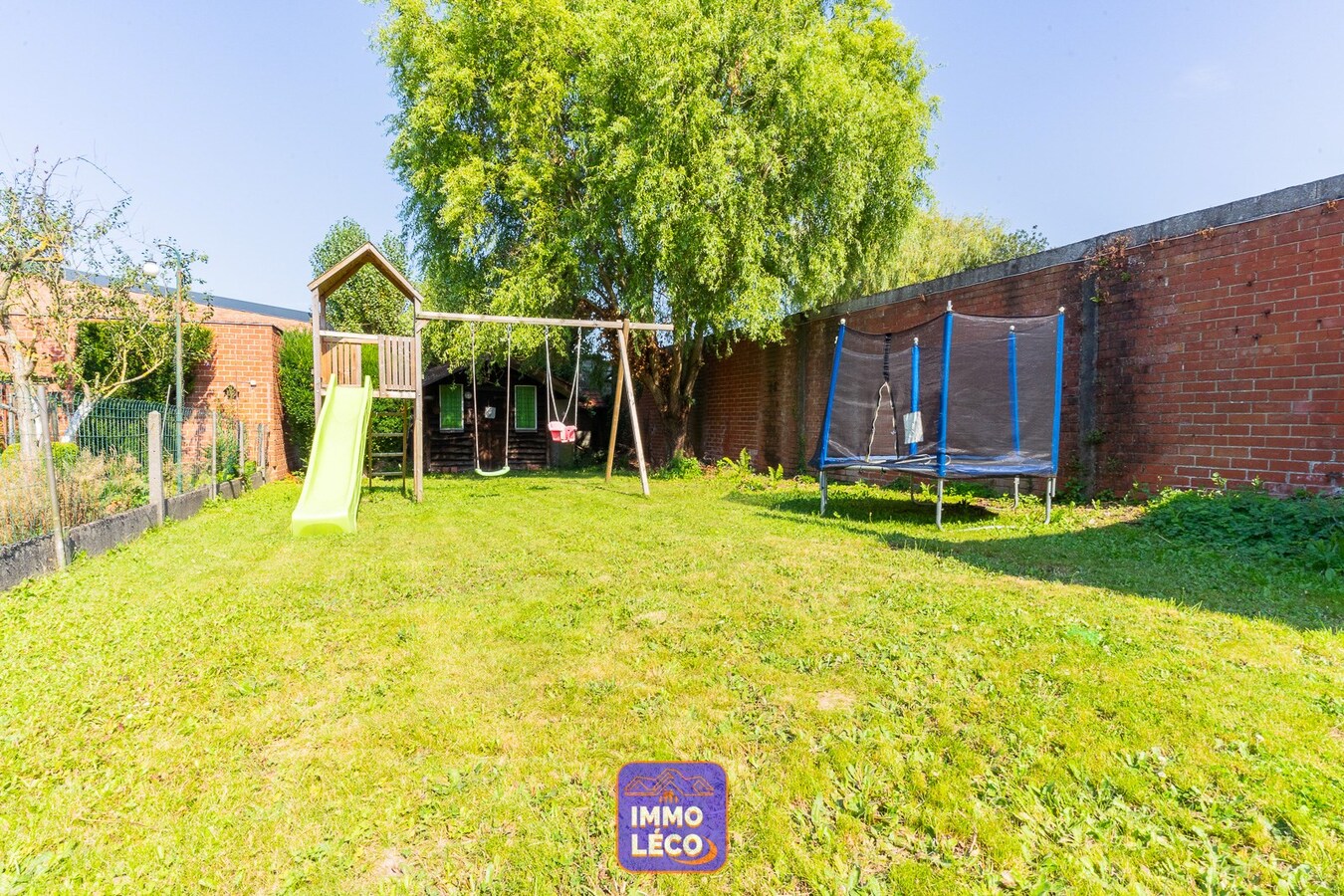 Superbe 3 façades avec jardin, garage, parking 4 voitures. COUP DE COEUR ! 