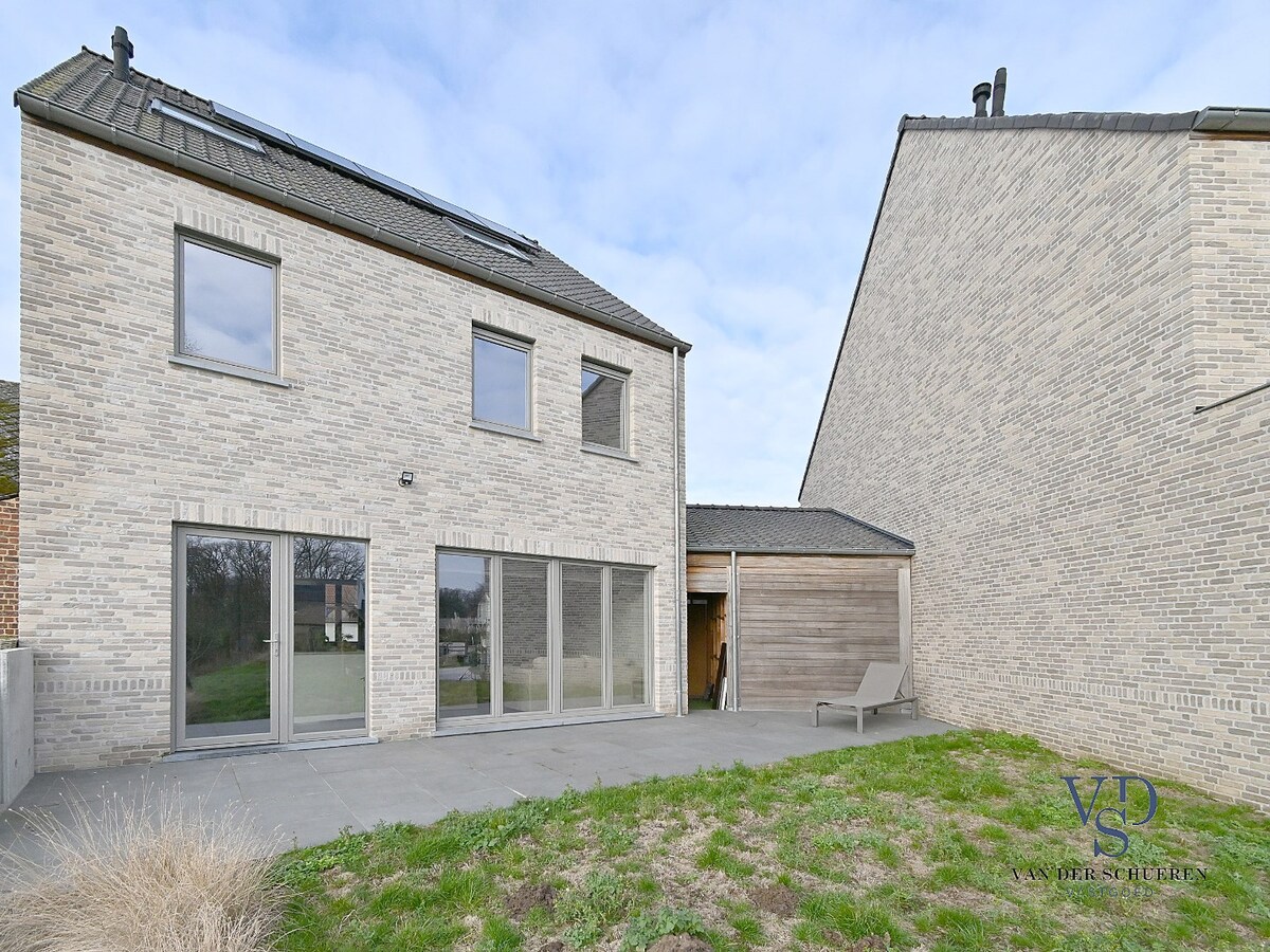 Recente pastorijwoning in hartje Dikkelvenne. 