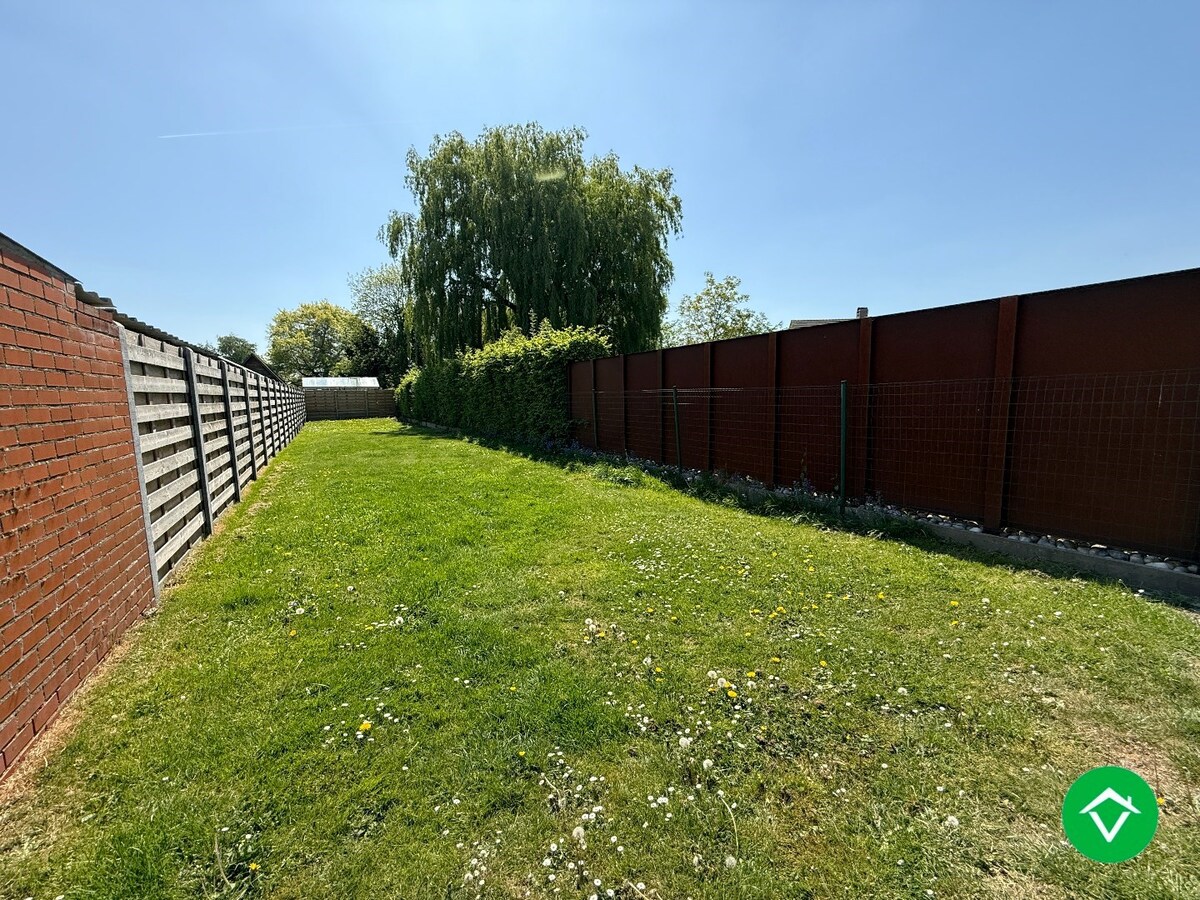 Charmante woning met twee slaapkamers, diepe tuin en ruime garage 