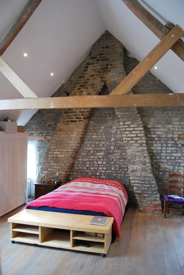 Gerenoveerde woning met stalgebouw op 2.340m² 