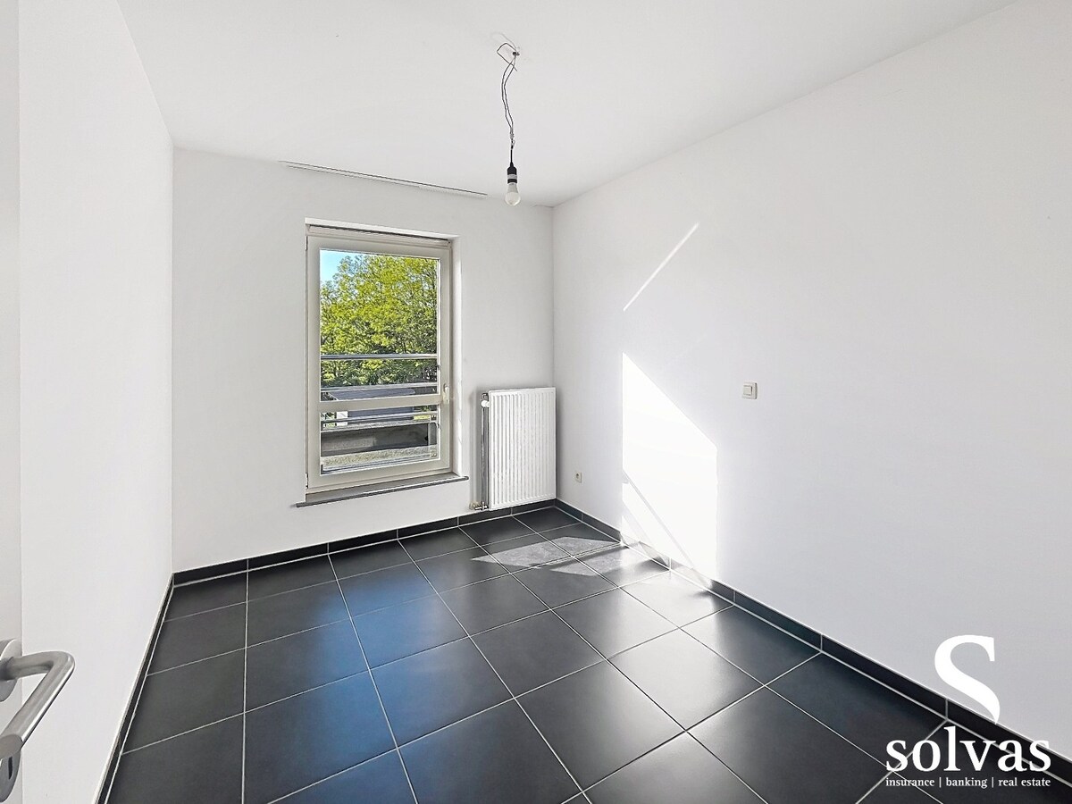 Instapklare ruime halfopen woning met 4 slaapkamers op toplocatie! 