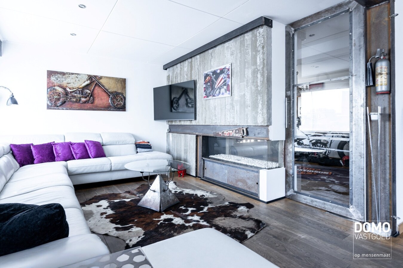 UNIEKE EIGENDOM MET WONING, 2 APPARTEMENTEN EN MAGAZIJNEN OP 13A88CA 