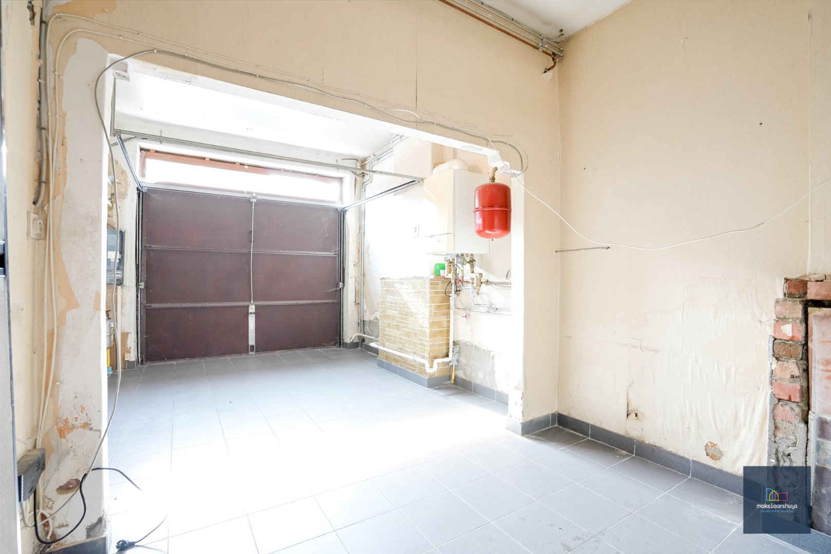 Ruime  halfopen bebouwing  met  zonnige tuin, terras en garage in Waarschoot 