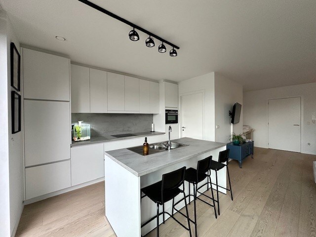 Hoogwaardig afgewerkt nieuwbouw gelijkvloers BEN-appartement met 2 slaapkamers, gelegen op het dorpsplein van Tongerlo. 