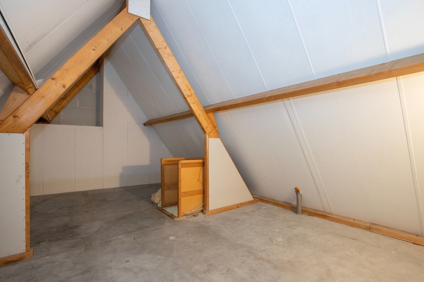 Op de tweede verdieping van appartementencomplex Molenstaete in Lieshout gelegen royaal appartement (2 slaapkamers). 