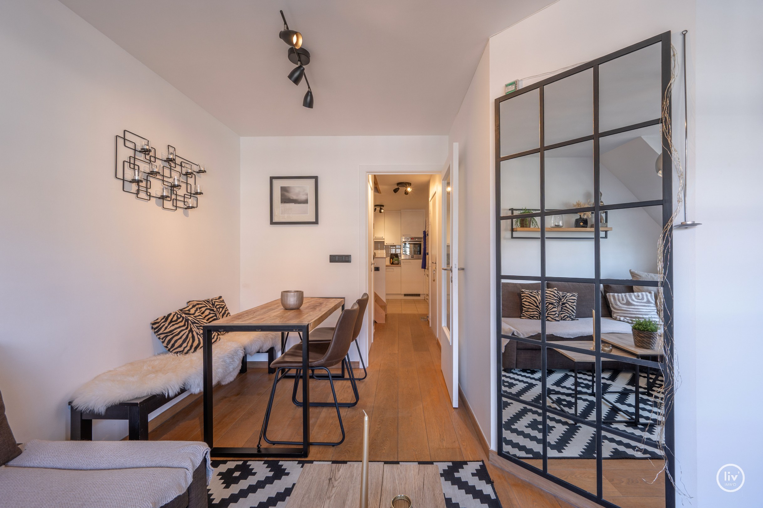 Superbe appartement en duplex de charme dans un emplacement de premier choix sur l'avenue Bayaux à Knokke. 