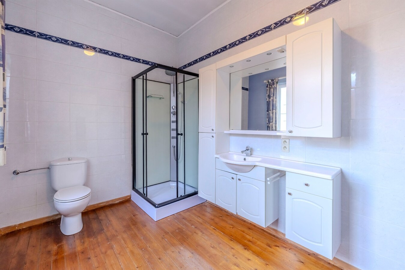 Te renoveren woning met 2 slpks en tuintje 