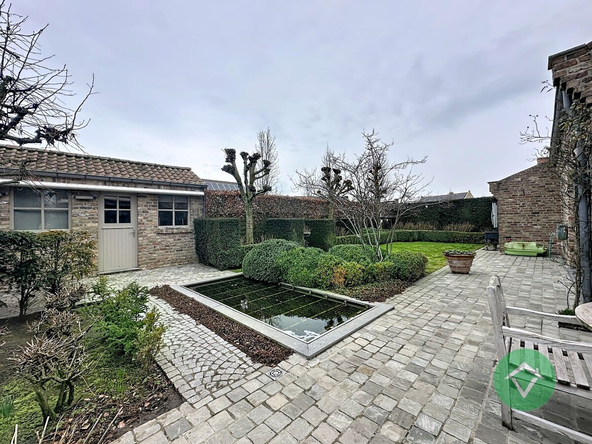 Exclusieve alleenstaande villa met zonnige tuin in een gegeerde woonomgeving te Koekelare 