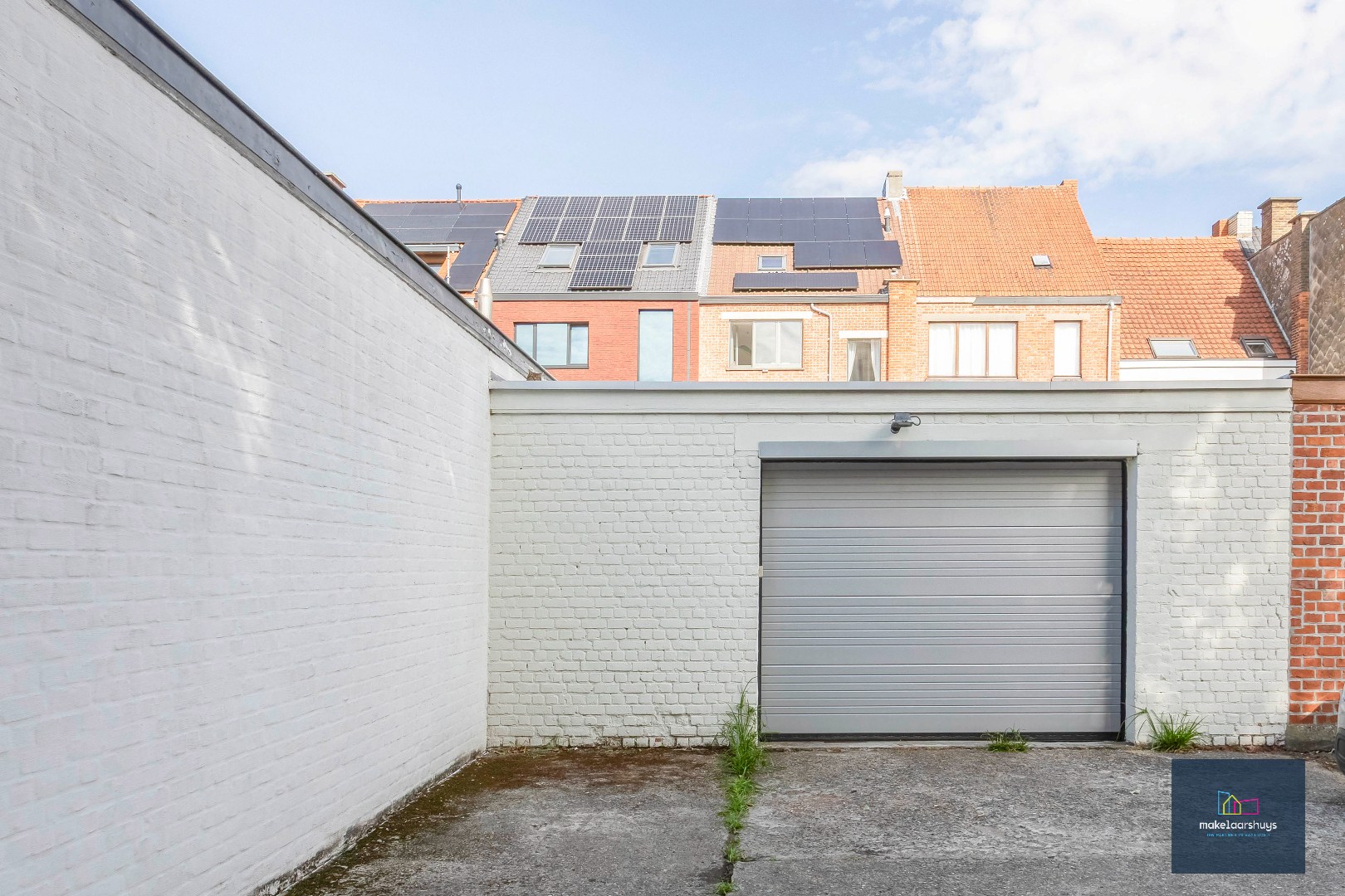 VERKOCHT ! Instapklare energiezuinige handelswoning met tuin en garage 