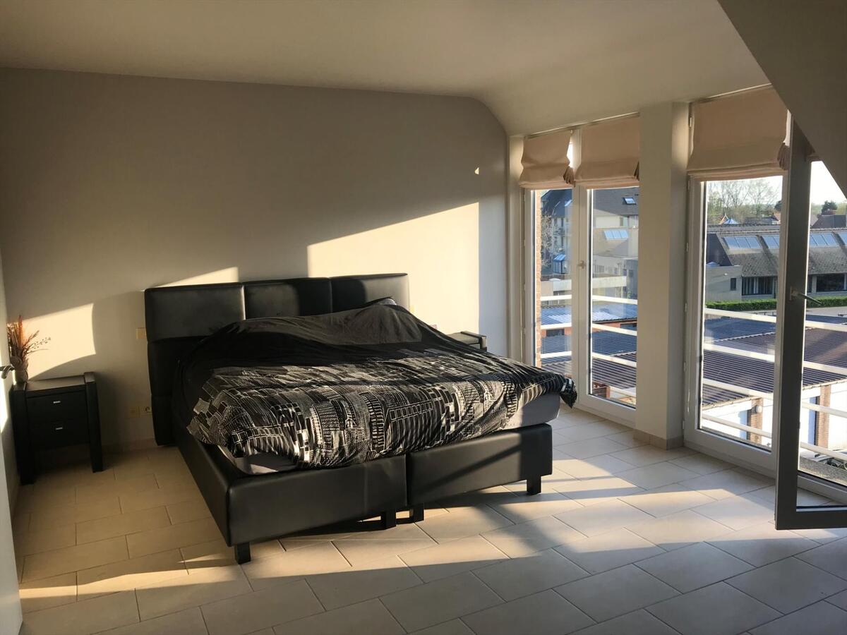 Ruim duplex-appartement met twee ruime slaapkamers 