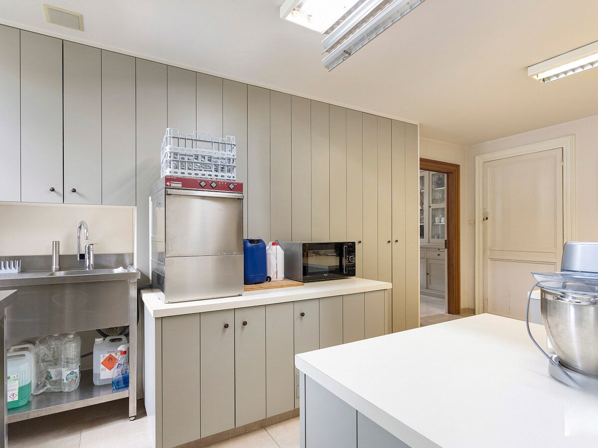 Charmant handelspand met woonst op de markt in Kruishoutem 