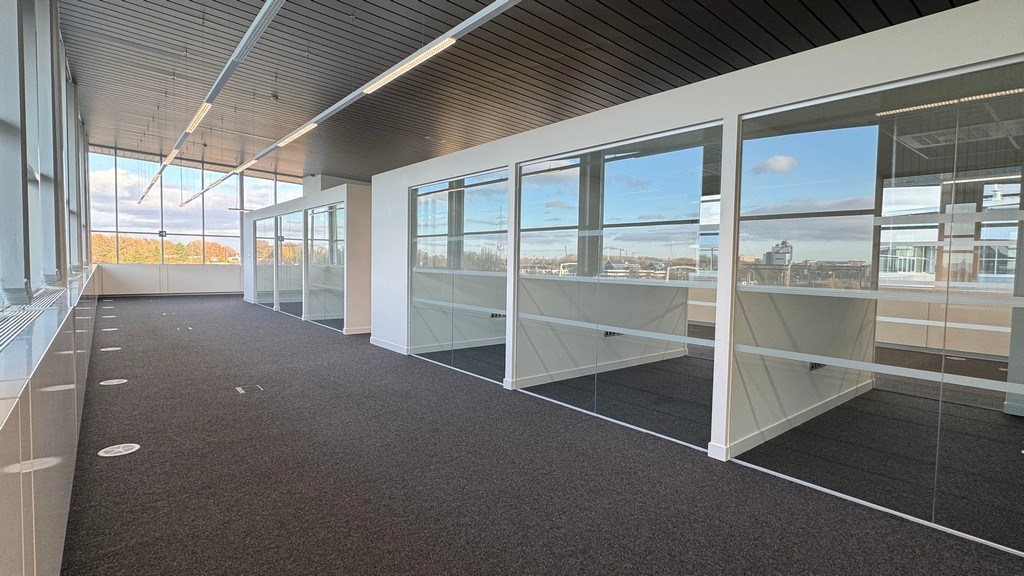 Kantoorgebouw te koop op zichtlocatie langs R4 in Merelbeke-Melle