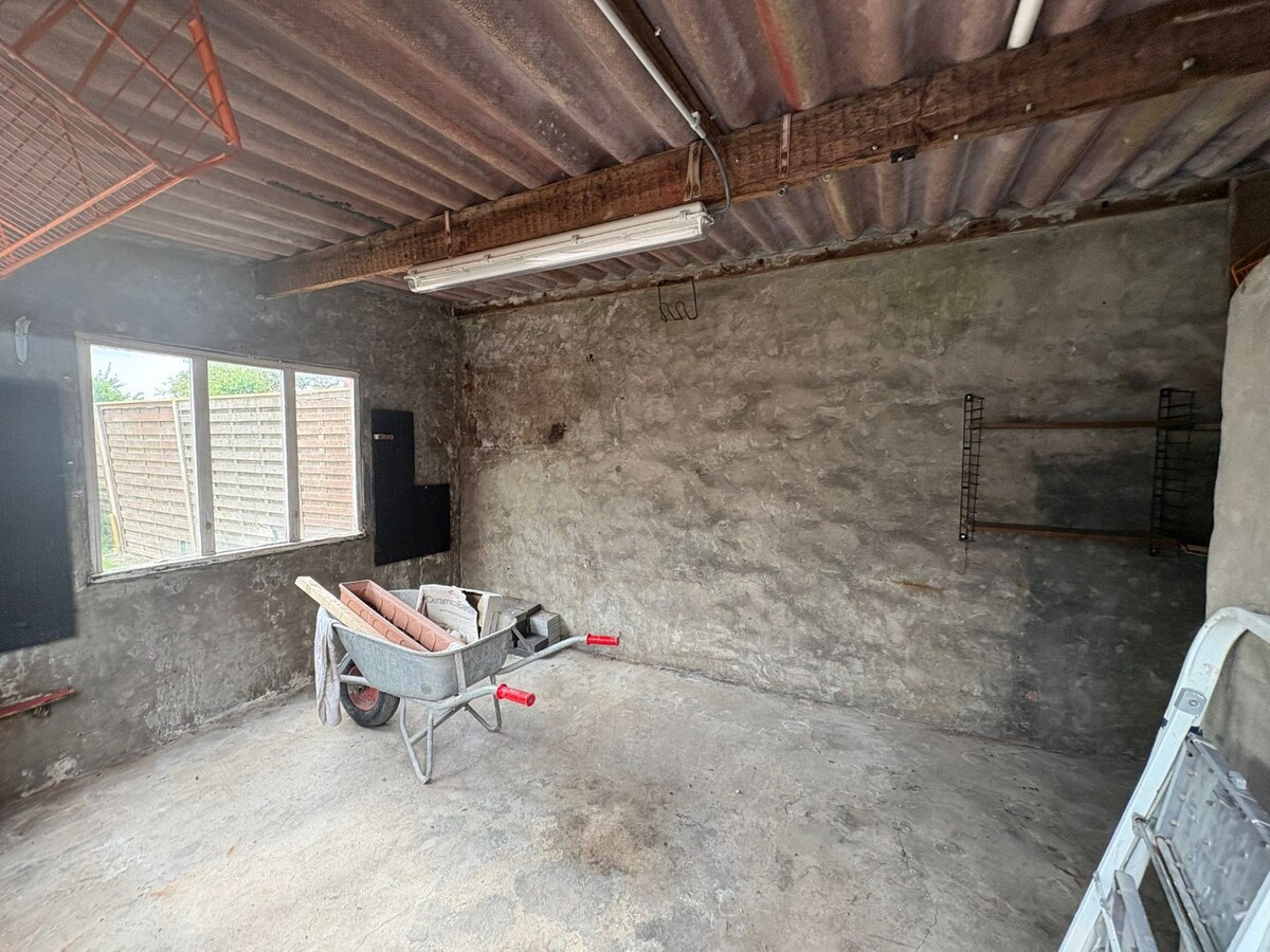 Woning met 2 slaapkamers en garage te Koekelare 