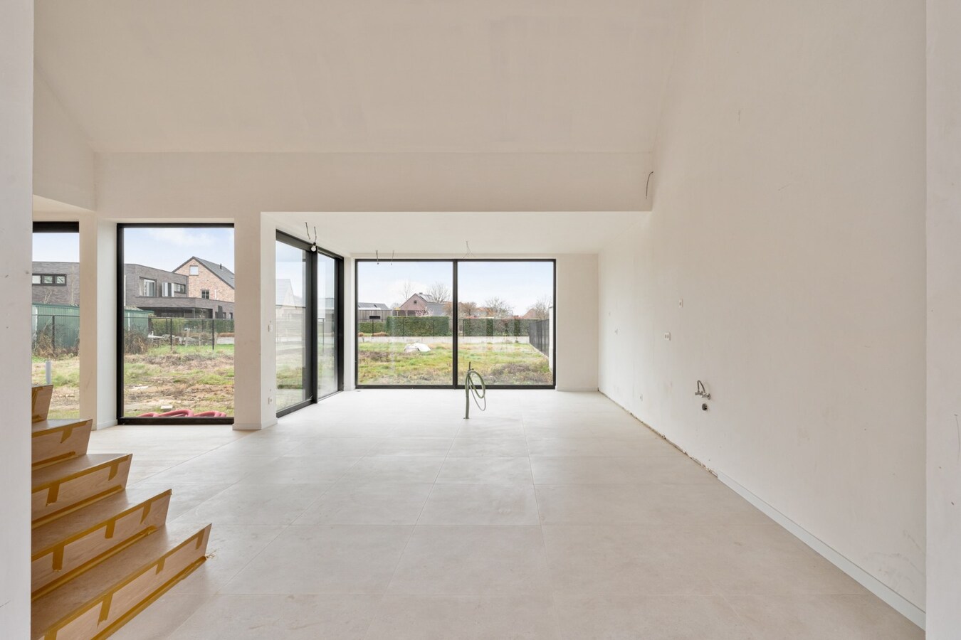 Exclusieve halfvrijstaande woning te koop na transformatie van bestaande hoeve naar 2 BEN-woningen! 