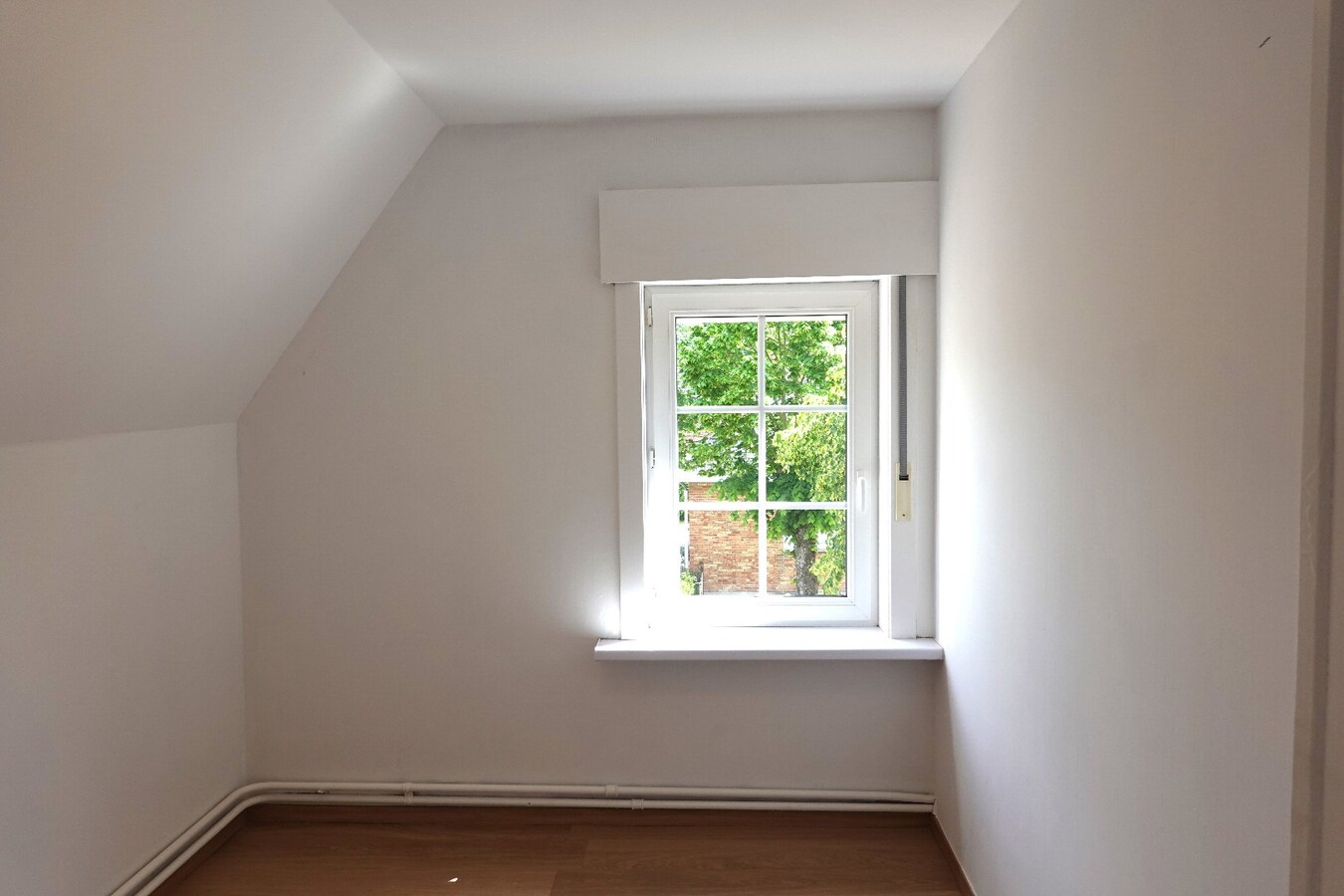 Te huur: ruime woning met 5 slaapkamers, tuin en garage 