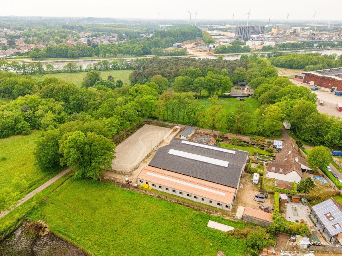 Prachtige villa met hippische accommodatie en binnenpiste op ca. 2ha te Paal 