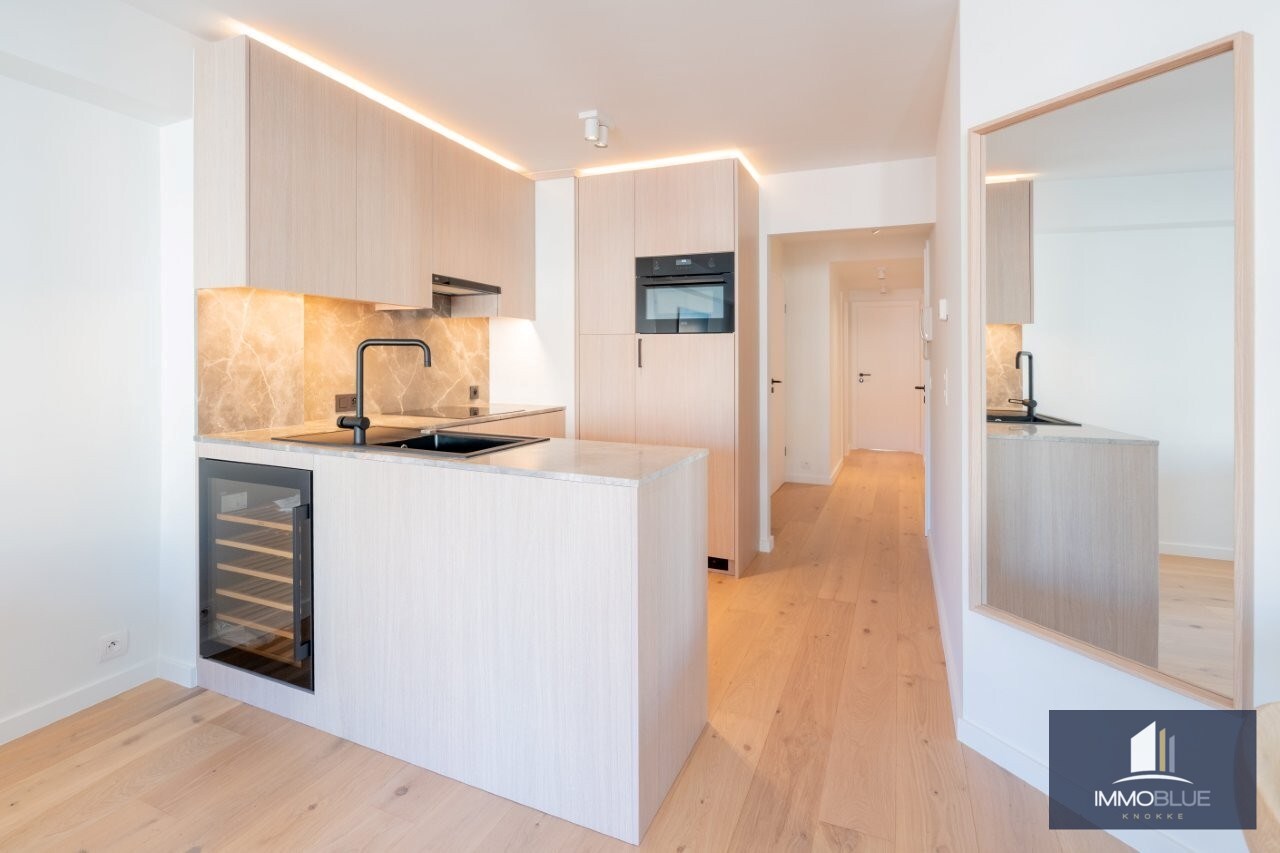 Appartement entièrement rénové et lumineux, situé dans une petite résidence. 