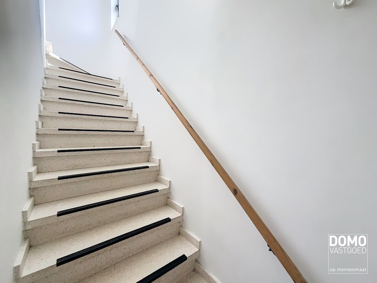 DUPLEX APPARTEMENT MET 2 SLAAPKAMERS EN 2 GARAGES TE DIEPENBEEK 