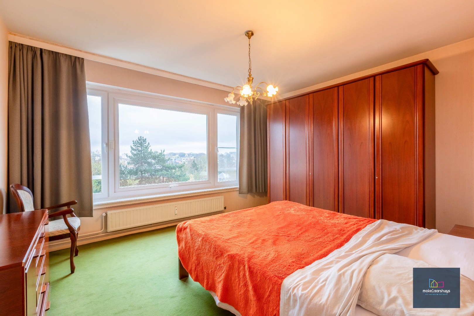 Mooi 3 slaapkamerappartement met parkeerplaats nabij Gent -Sint-Pieters 