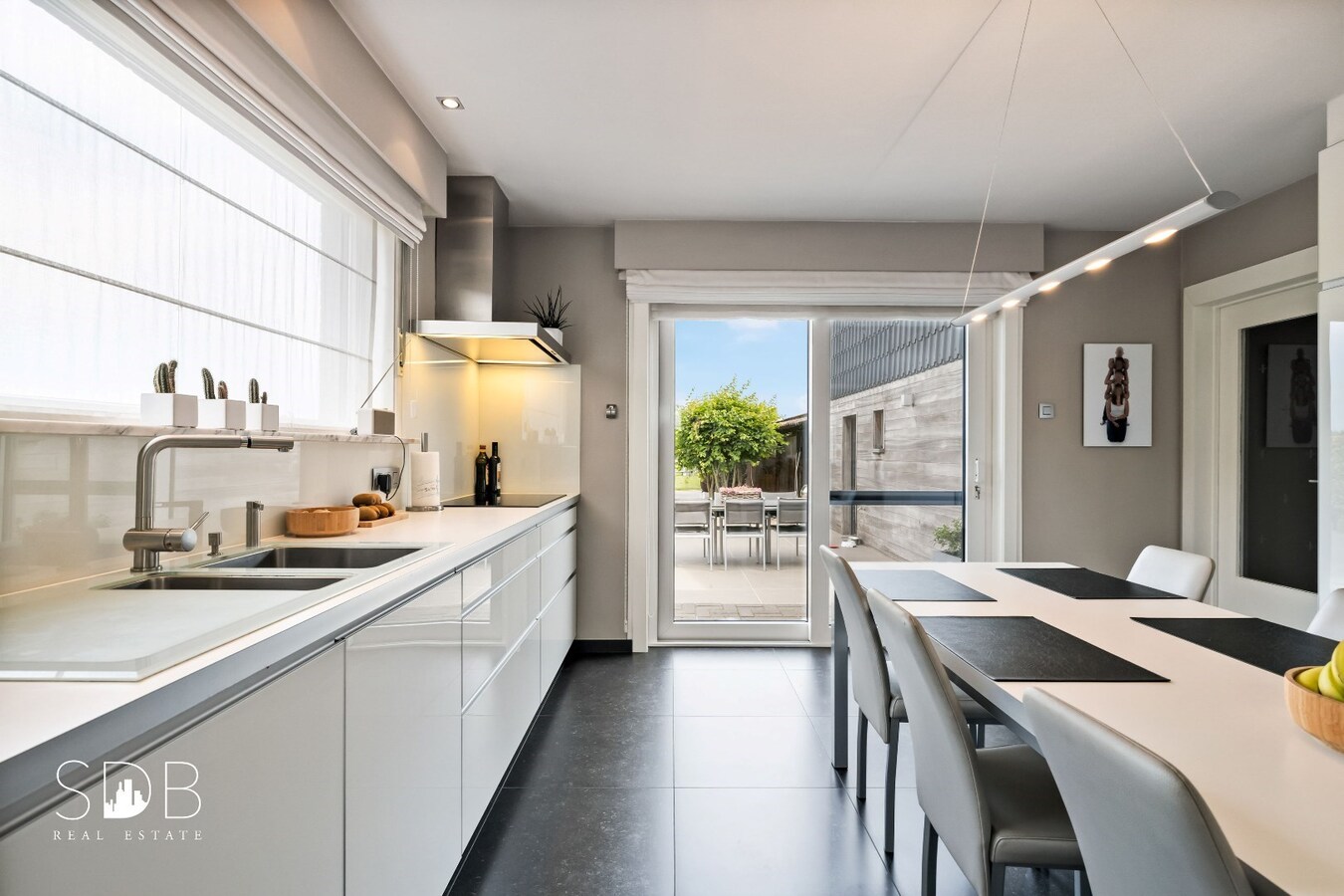 Hedendaagse woning inclusief paardenaccommodatie en graslanden op 4,22ha 