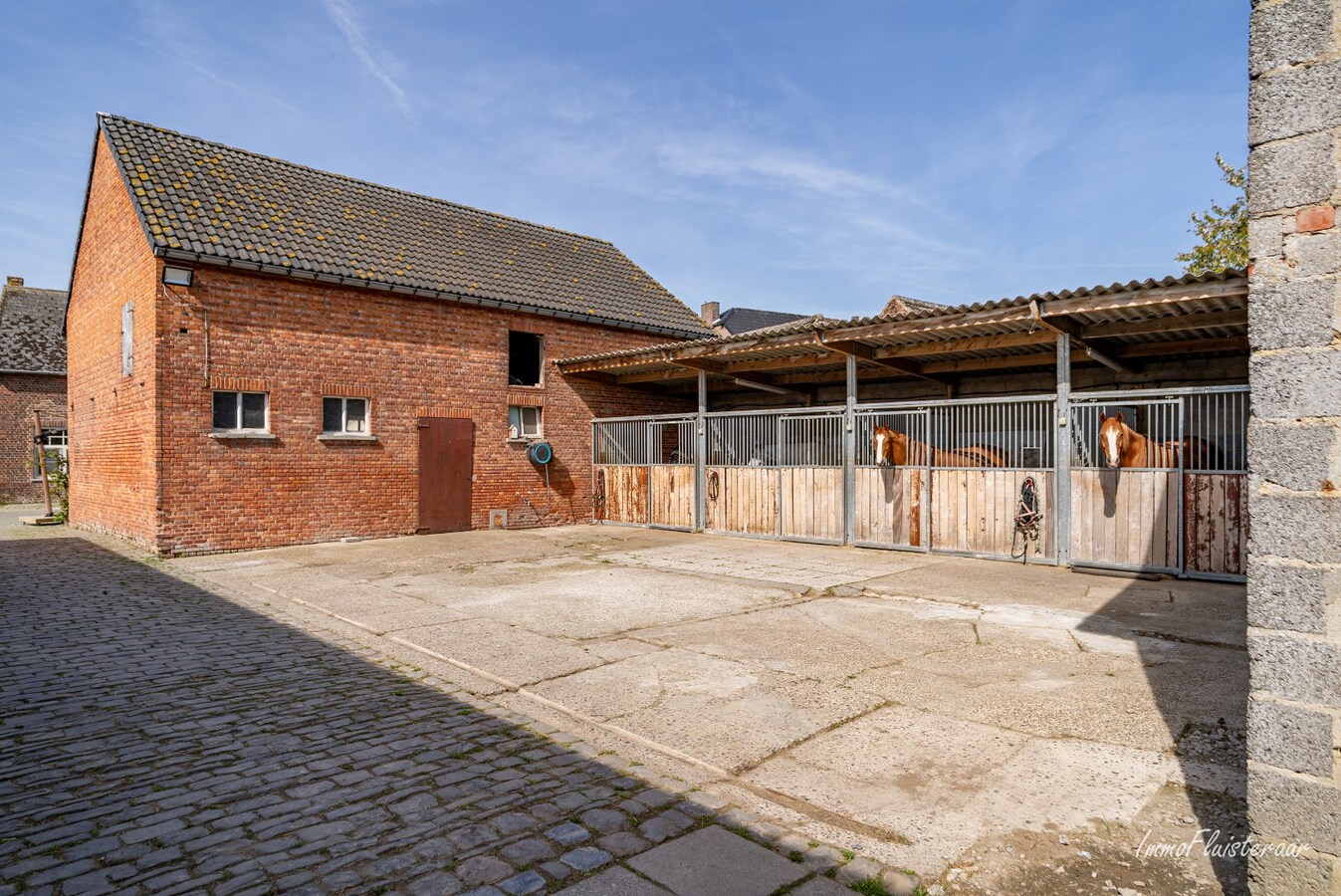 Charmante verder af te werken woning met paardenstallen en weide op ca. 1,7 ha te Geetbets 