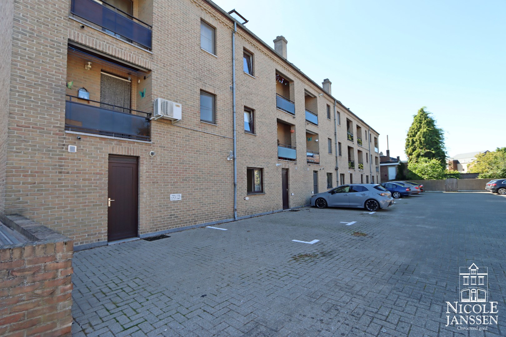 Verzorgd gelijkvloers handelspand 