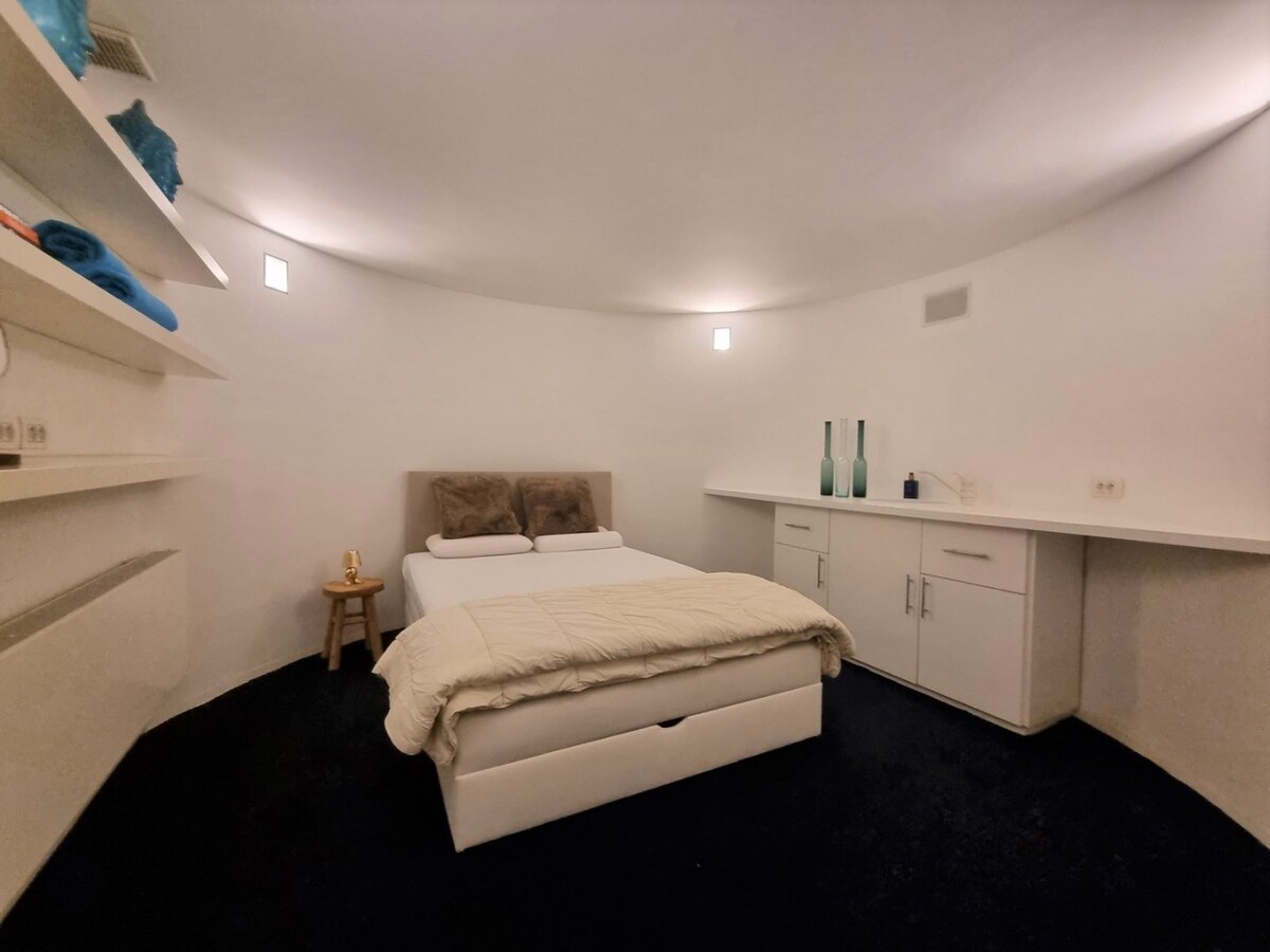 Uitzonderlijk appartement/loft op de zeedijk van Heist (271 m² bew. opp!!) 