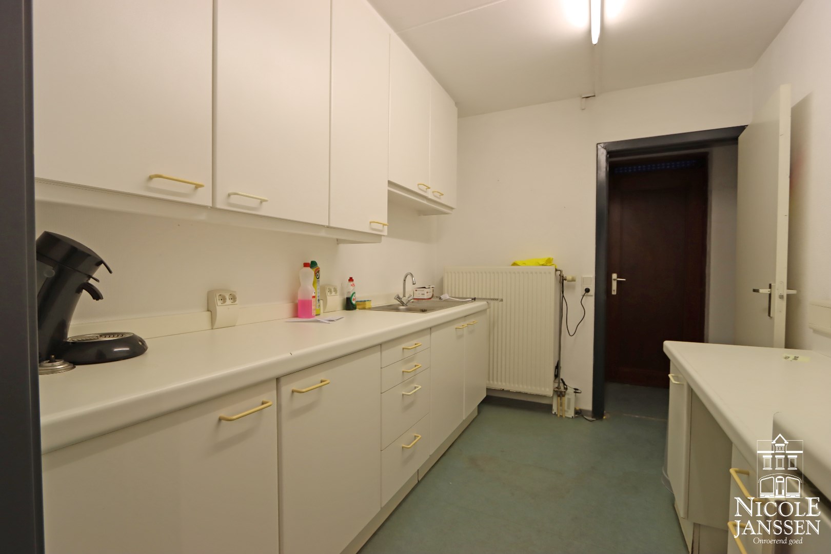 Verzorgd gelijkvloers handelspand 