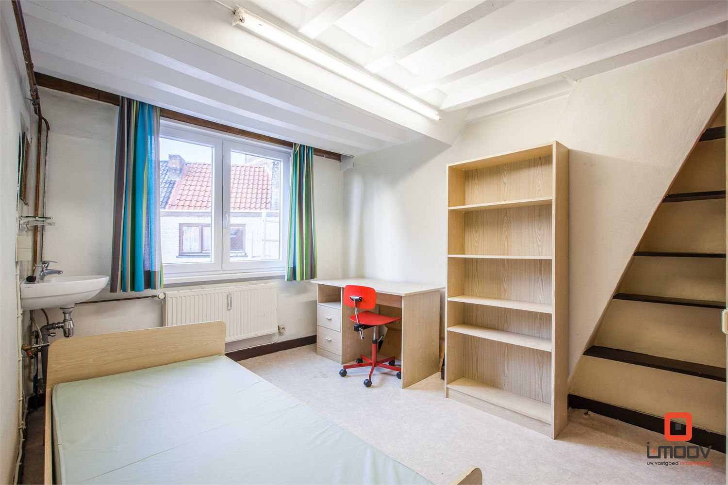 Mooie opbrengsteigendom met vijf lichtrijke studentenkamers 