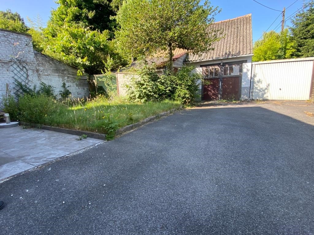 Deerlijk, te renoveren woning met klein magazijntje 