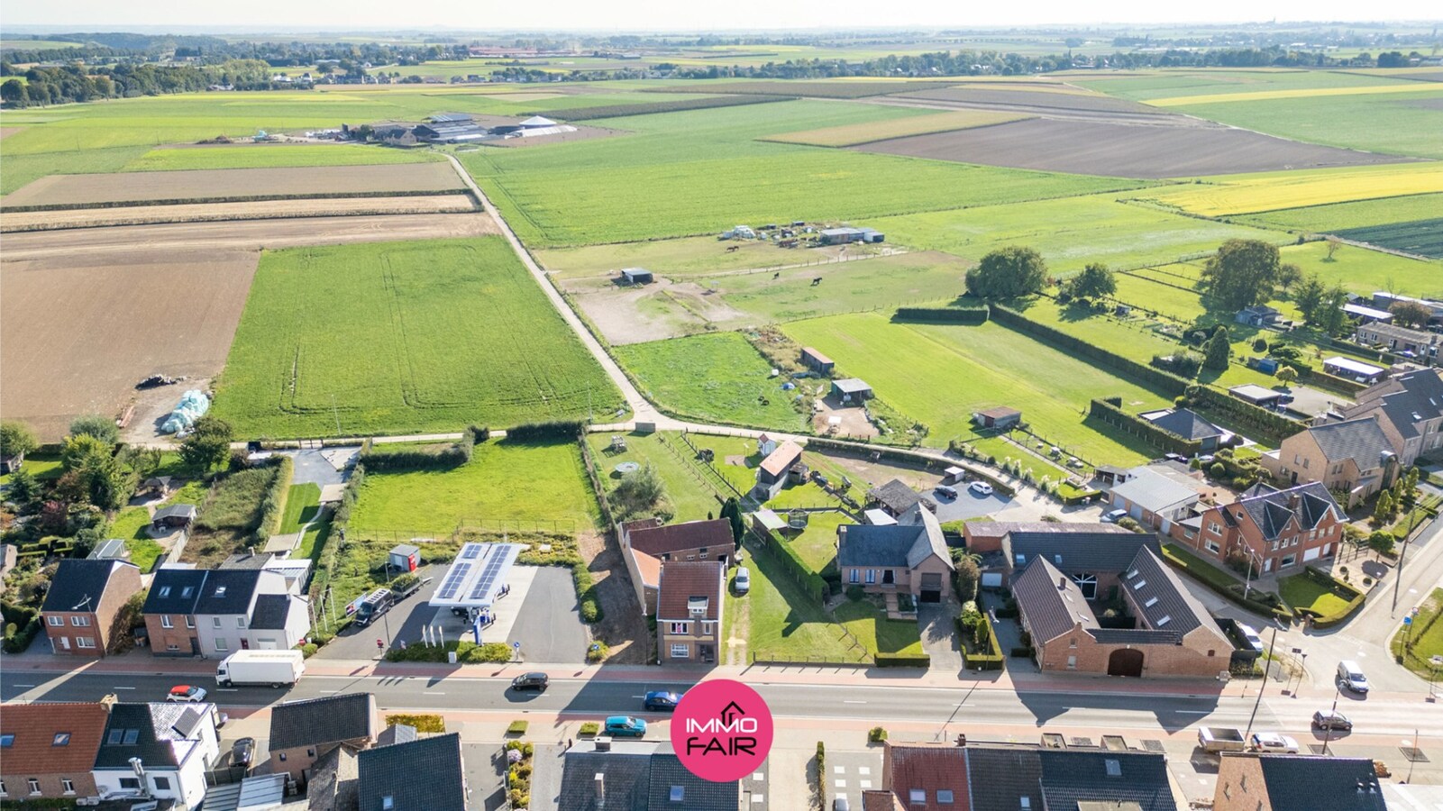 Karakteristieke hoeve met panoramisch zicht aan de achterzijde van perceel! 