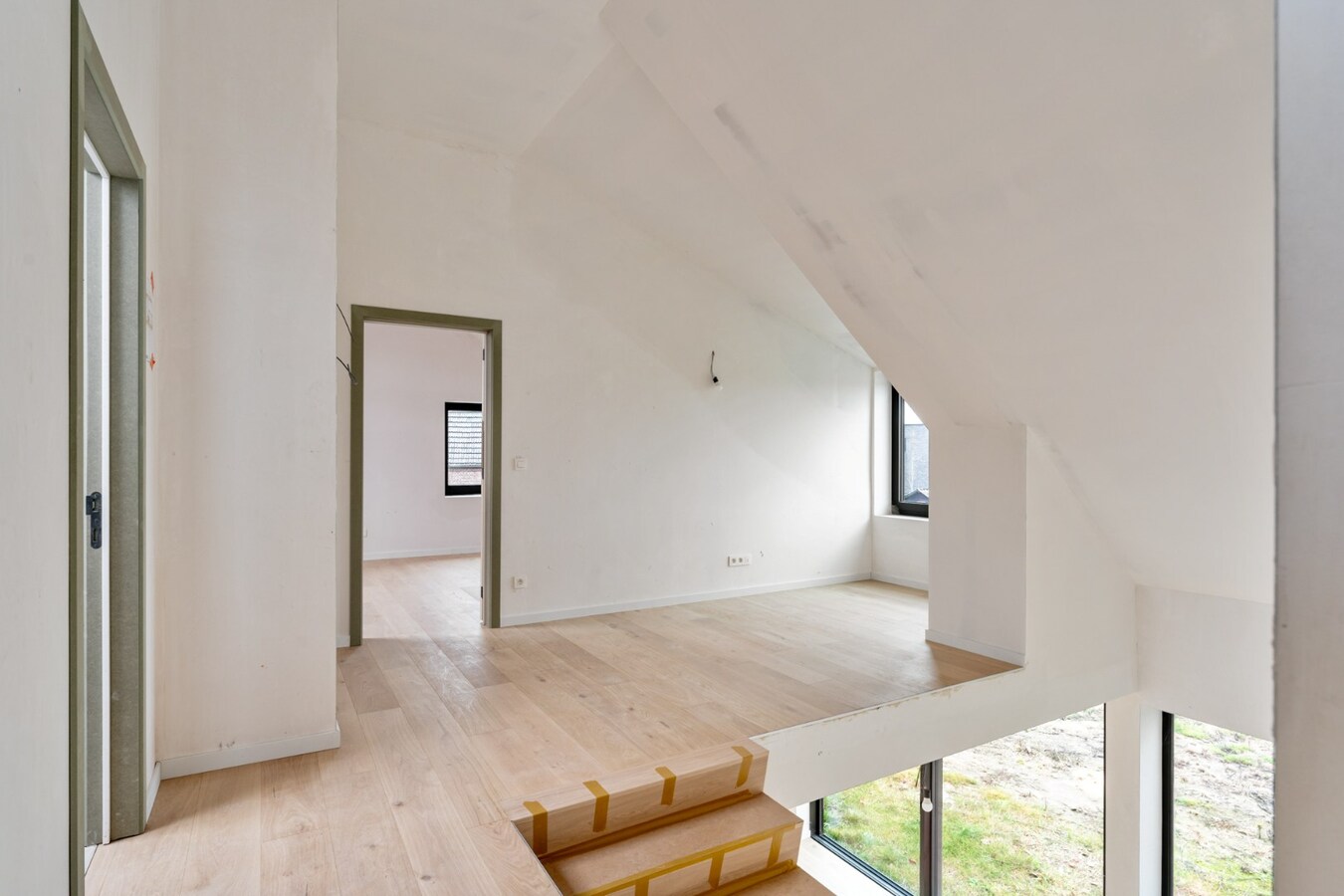 Exclusieve halfvrijstaande woning te koop na transformatie van bestaande hoeve naar 2 BEN-woningen! 