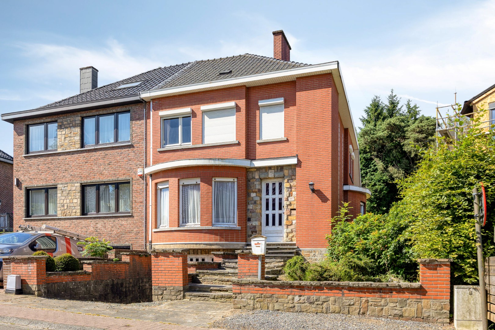TE RENOVEREN WONING met 3/4 slaapkamers en tuin – 1640 SINT-GENESIUS-RODE 