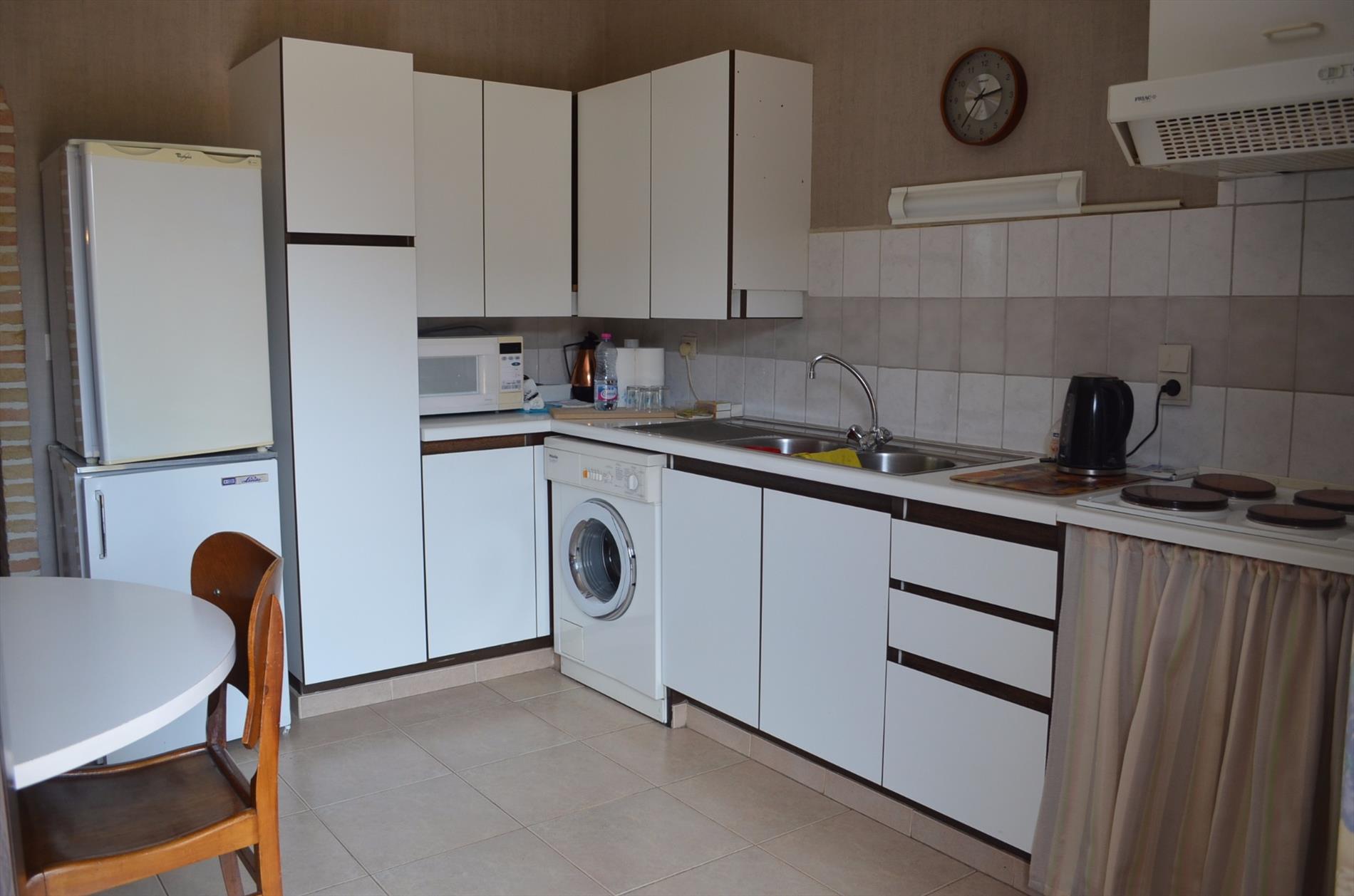 Gelijkvloers app. 2 slpks, tuin en garage te Adegem 