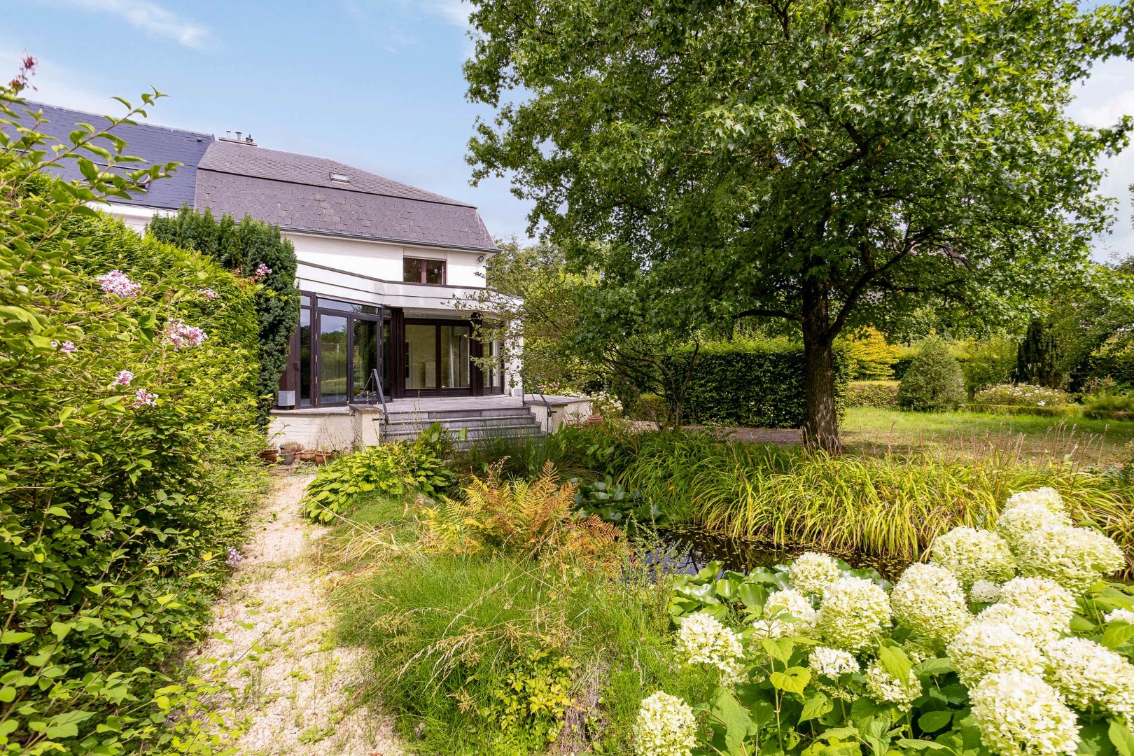 Charmante woning op twee percelen, prachtig aangelegde, bloemrijke tuin - 1652 ALSEMBERG (BEERSEL) 