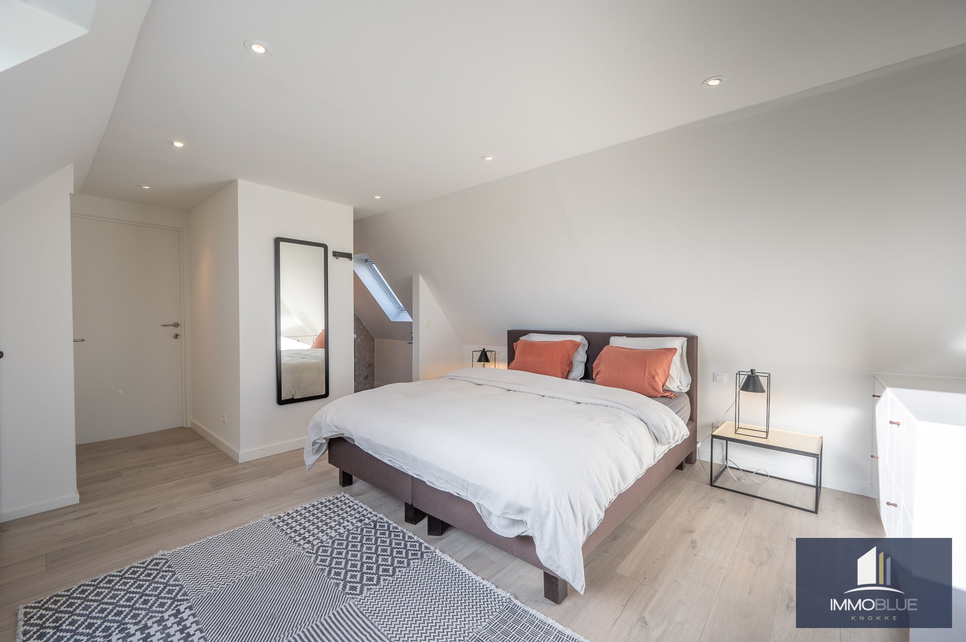 Charmante hoeve met volledig ingericht atelier gelegen op een perceel van ongeveer 5.500 m². 