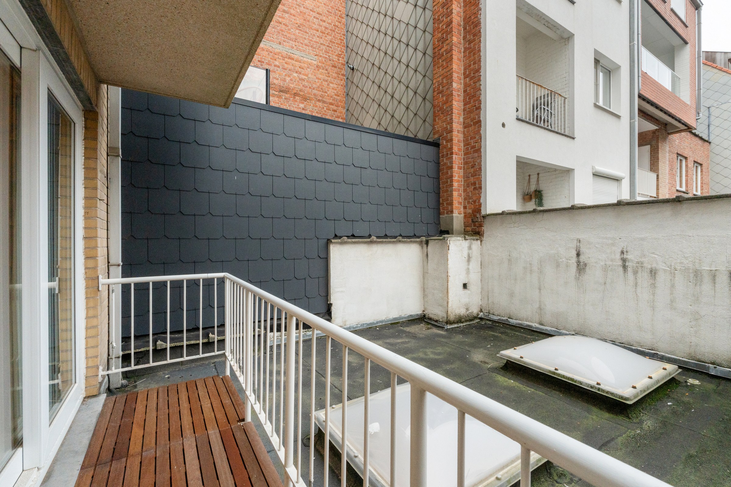 Appartement de 2 pièces bien situé au centre, du côté ensoleillé de la Lippenslaan, à distance de marche de la place Van Bunnen. 