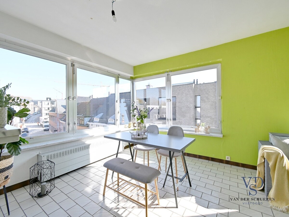 Lichtrijk appartement centrum Gavere. 